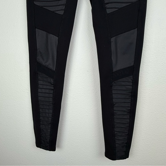 ALO Yoga Black 7/8‎ High-Waist Moto Leggings - Picture 5 of 9